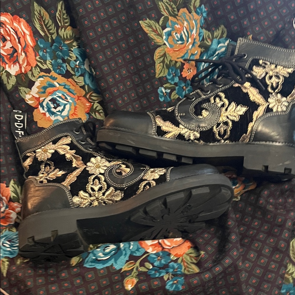 Fluevog limited edition Derby Swirl, size 9, rare